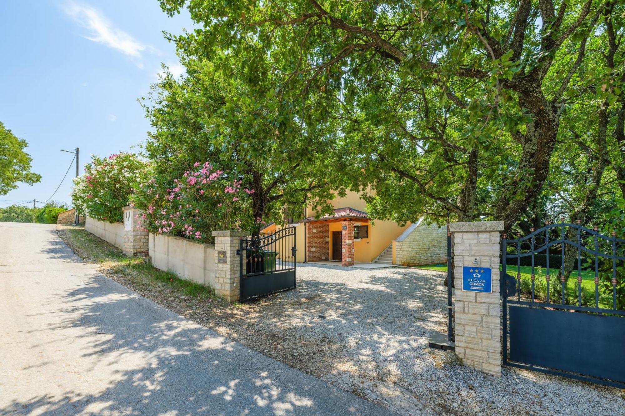 Villa Hrast Bacva Вишнян Екстер'єр фото